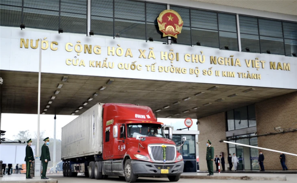Tổ chức phân luồng vận chuyển hàng hóa qua Cửa khẩu đường bộ Kim Thành, Lào Cai